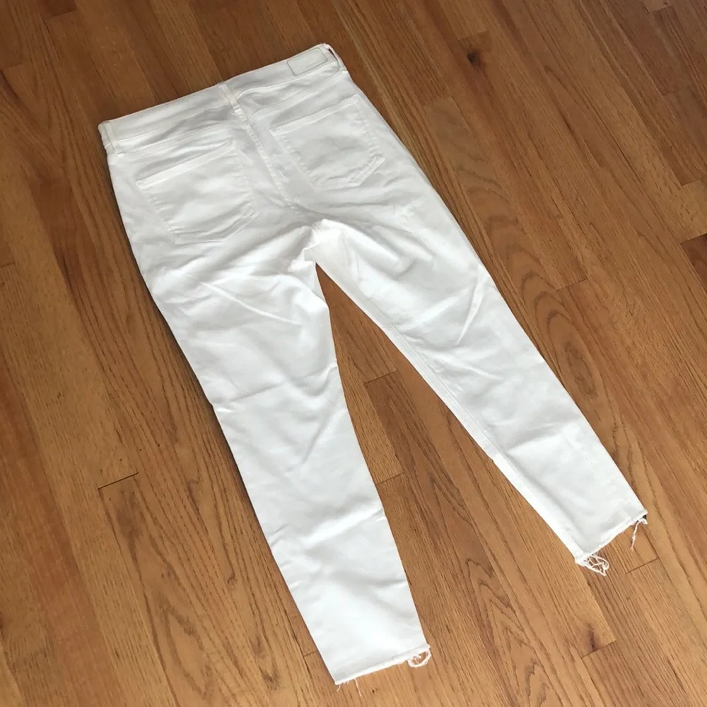 Express Mid Rise Crop Jeans - Picture 2 of 4
